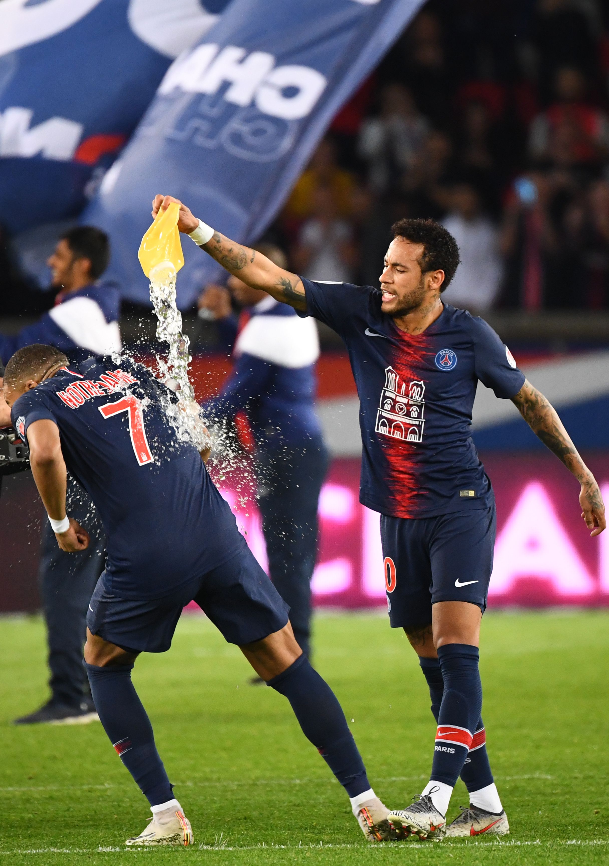 马克西表现不佳，本赛季得分首场不足20分（马克西状态低迷，本赛季首次得分未达20分）