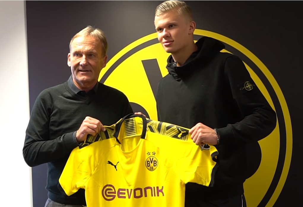 曼晚：利用大数据推算，最适合曼城右后卫位置的人选是埃纳（曼晚：数据分析指出，埃纳最契合曼城右后卫）