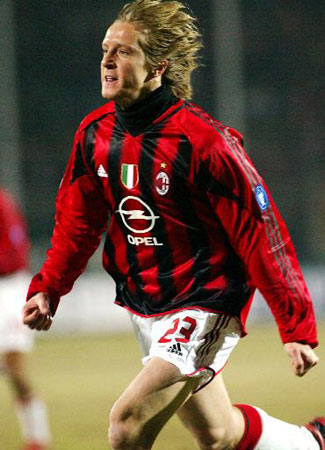 塞尔塔对阵皇马的第一个进球，很潇洒的射门方式（塞尔塔战皇马首球，潇洒一击破门）