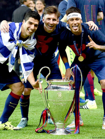 勇士年轻球员闪耀赛场（勇士小将赛场大放异彩）