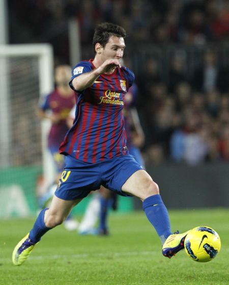 西甲16队结束15轮，姆巴佩16球领跑射手榜，巴萨、皇马多点开花，明日西甲开战。（16队战罢西甲15轮，姆巴佩16球居首；巴萨皇马多点开花，新一轮明日开战）