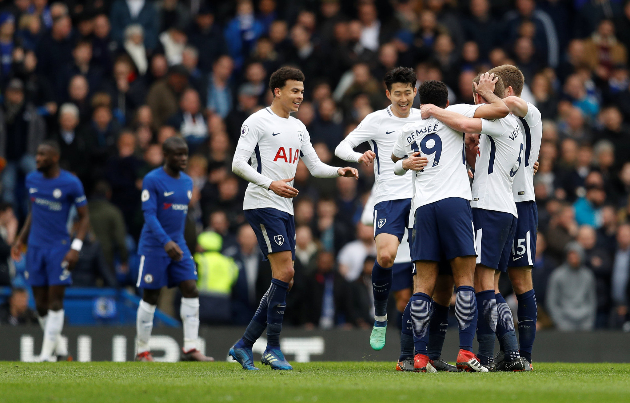 欧冠球员表现评析：C罗连续进球,（欧冠表现解读：C罗连场破门）