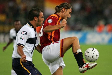 马卡：梅西参观诺坎普引发回归猜测，而美职联支持短期租借（马卡：梅西造访诺坎普引发回归传闻，美职联或批准短期租借）