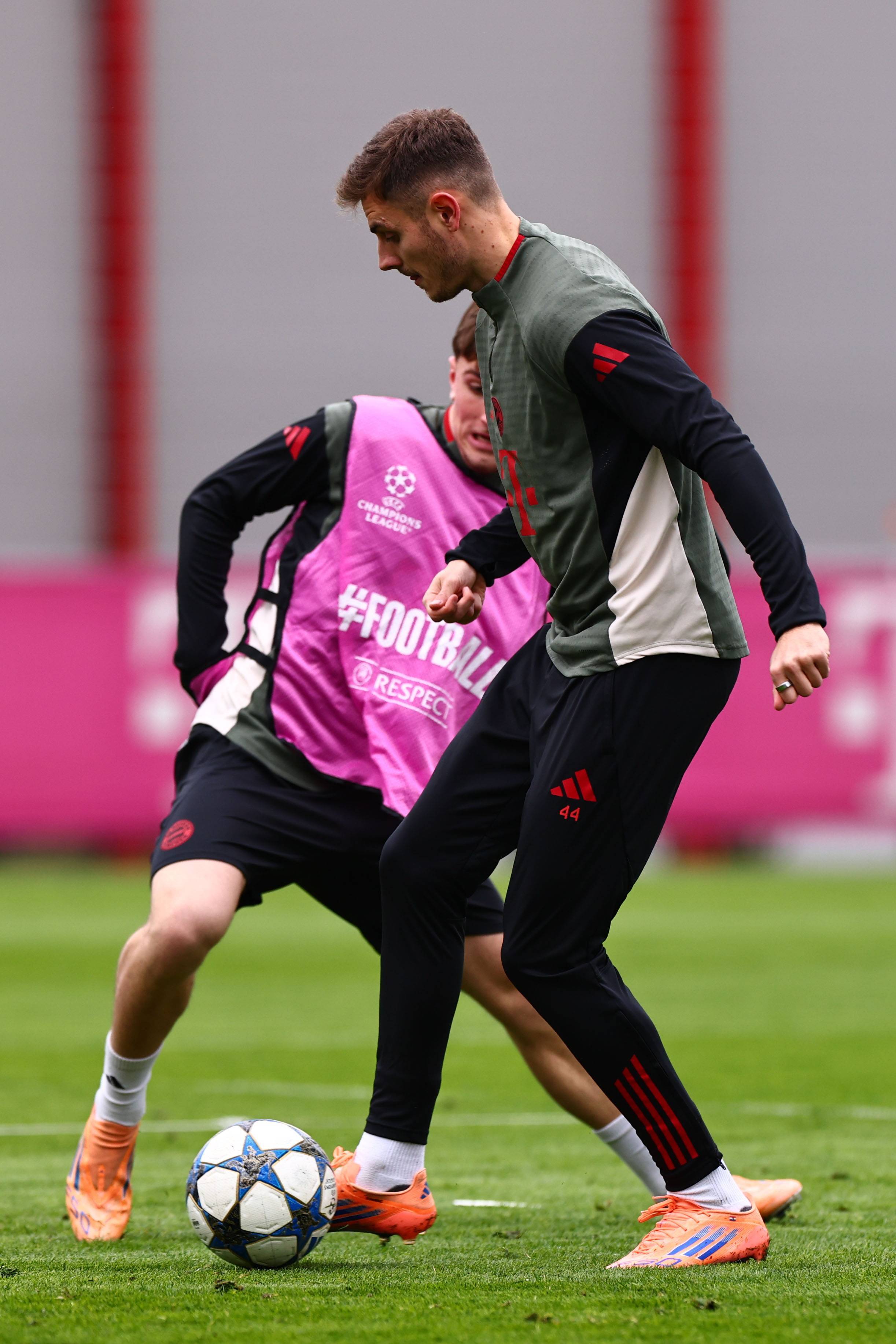 汉堡与托特纳姆热刺就武什科维奇的租借事宜进行了正式谈判（汉堡与托特纳姆热刺正式磋商武什科维奇租借事宜）