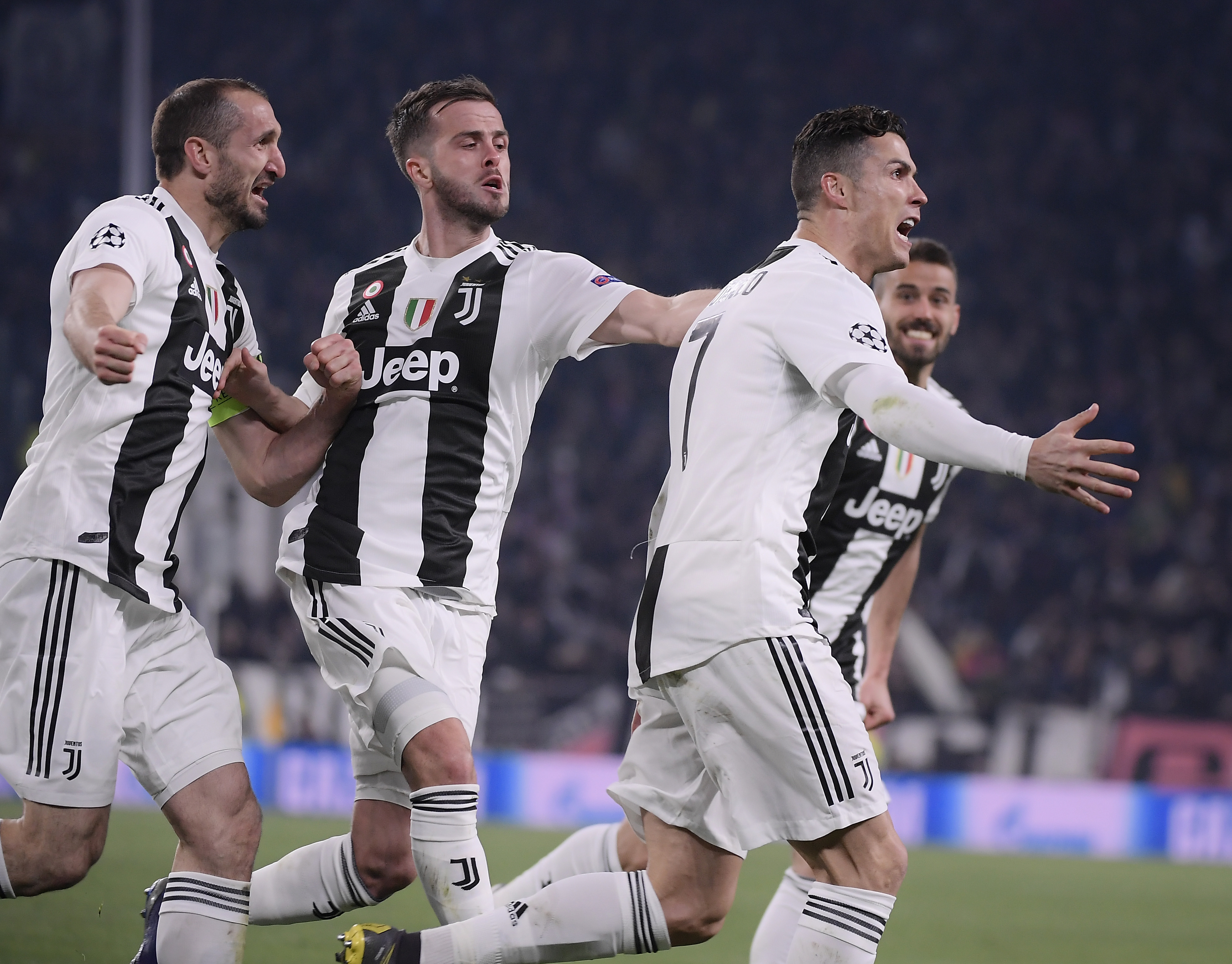 阿媒：奥斯卡所患非严重的结构性心脏病，但是否退役仍不明朗（阿媒：奥斯卡确诊非重度结构性心脏病，是否退役尚未明朗）